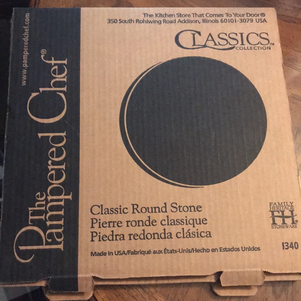 The Pampered Chef 13 in pizza pan flat stone